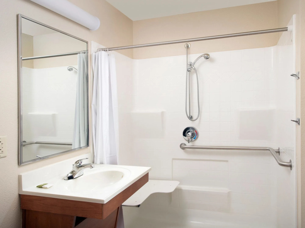 Extended Stay America Select Suites - Cleveland - Airport