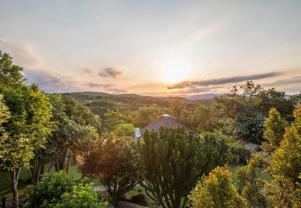 La Roca Guest House