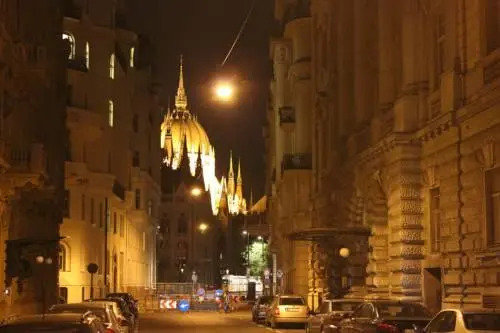 Parliament Luxury Apartment