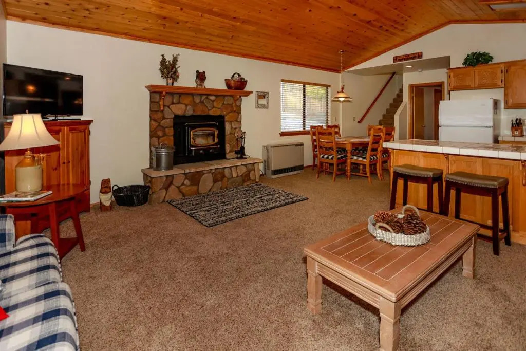 Cozy Haven - 1966 by Big Bear Vacations