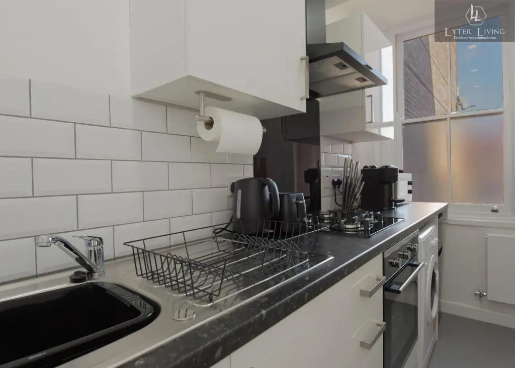 Studio Apartments by Lyter Living Desks & Wifi - Monthly Stays Available