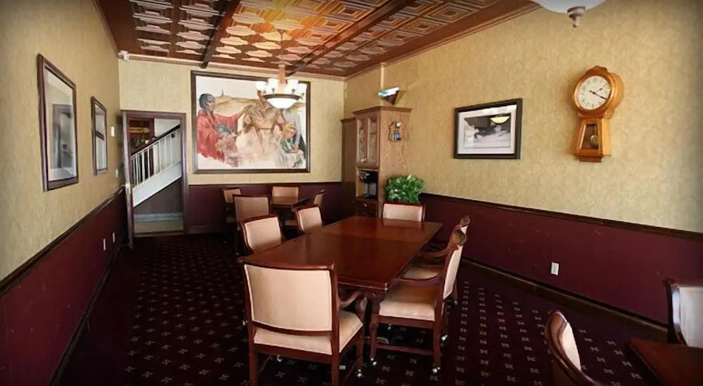 Arrow Hotel