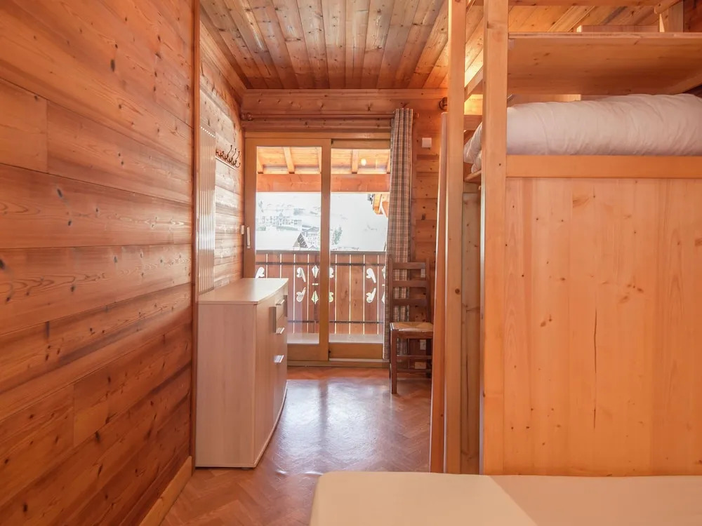 Comfortable Detached House for 14 People at the Lively Les Gets