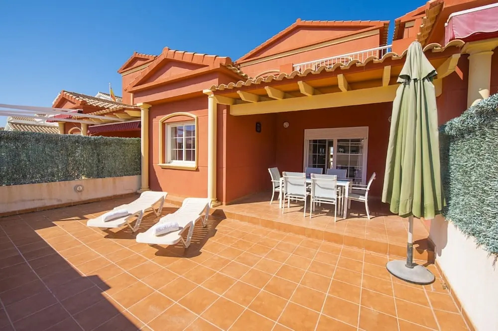 Bungalow - 4 Bedrooms with Pool - 104994