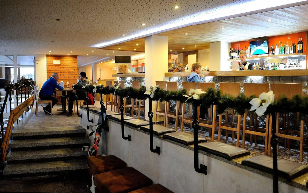 Hotel FIS