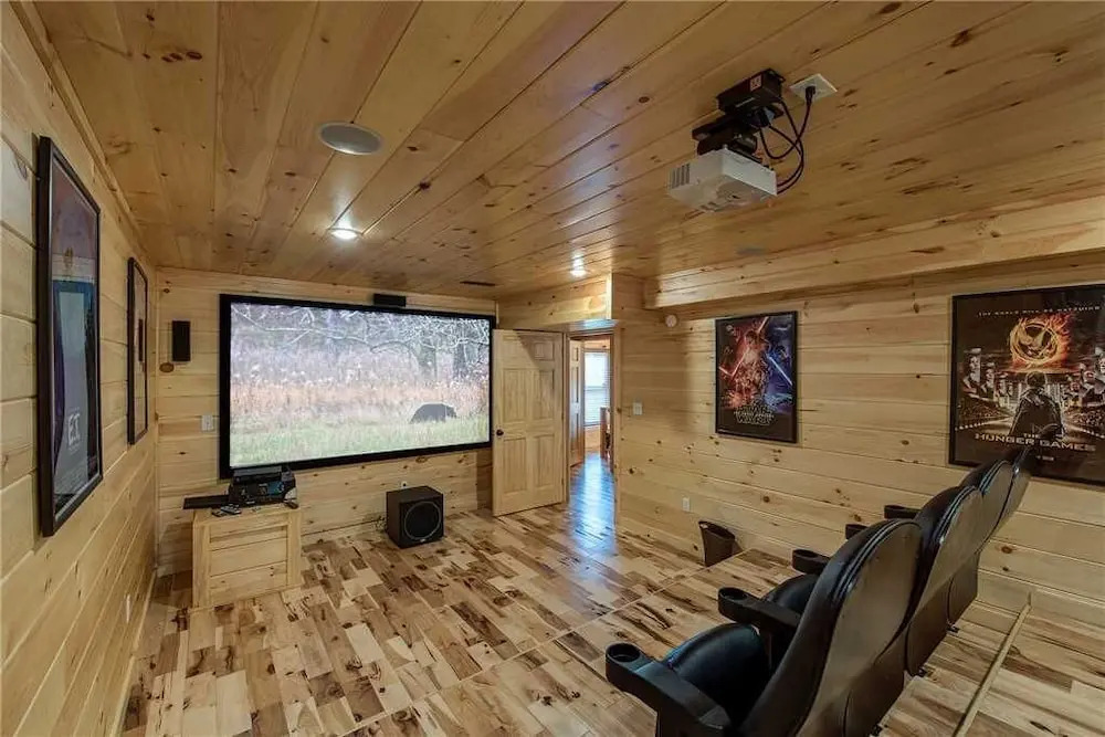 Rocky Top Lookout 4 Bedroom Home with Hot Tub