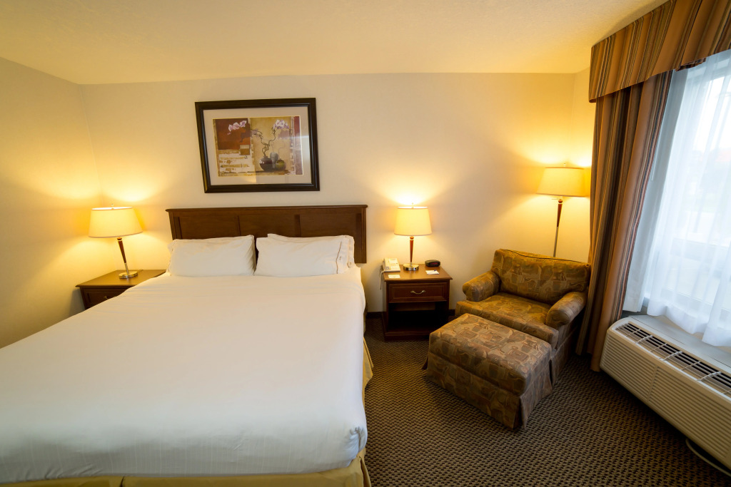 Holiday Inn Express & Suites Drayton Valley by IHG