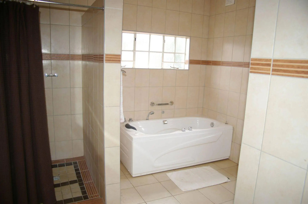 Khanondo Guest House