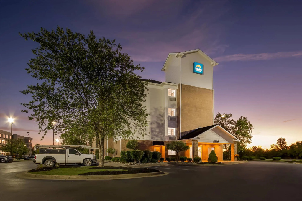 Suburban Studios Clarksville-Louisville North