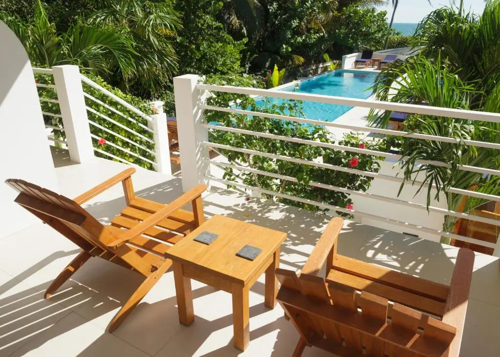 Weezies Ocean Front Hotel and Garden Cottages