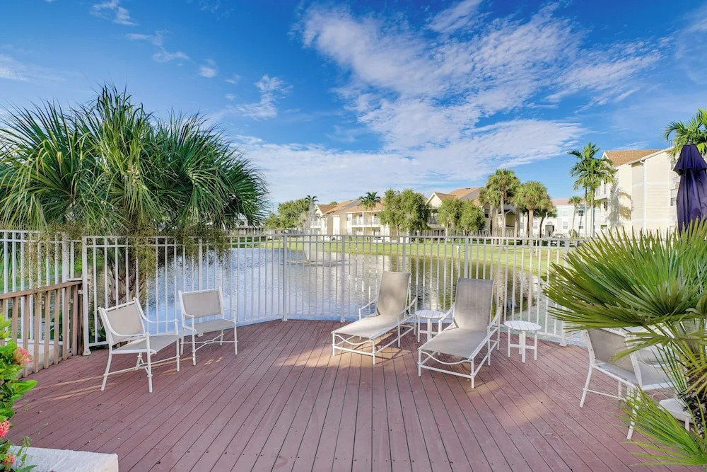 Walk to Canova Beach Park: Couple's Coastal Condo