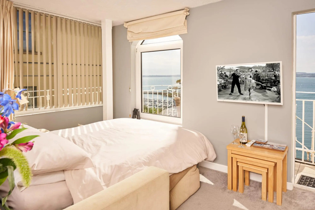 The Maidencombe Studio - Comfortable Couples Retreat with Stunning Coastal Views