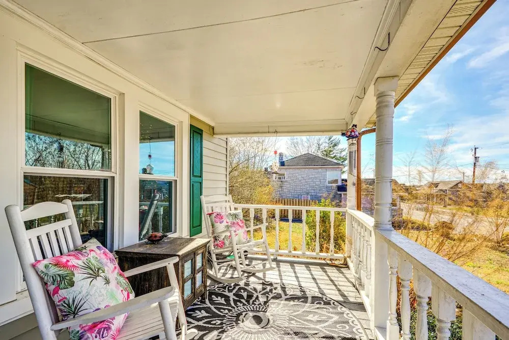 'storybook Craftsman' Home w/ Private Hot Tub!