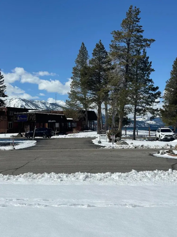 Hawks View 3 Bedroom Home by RedAwning