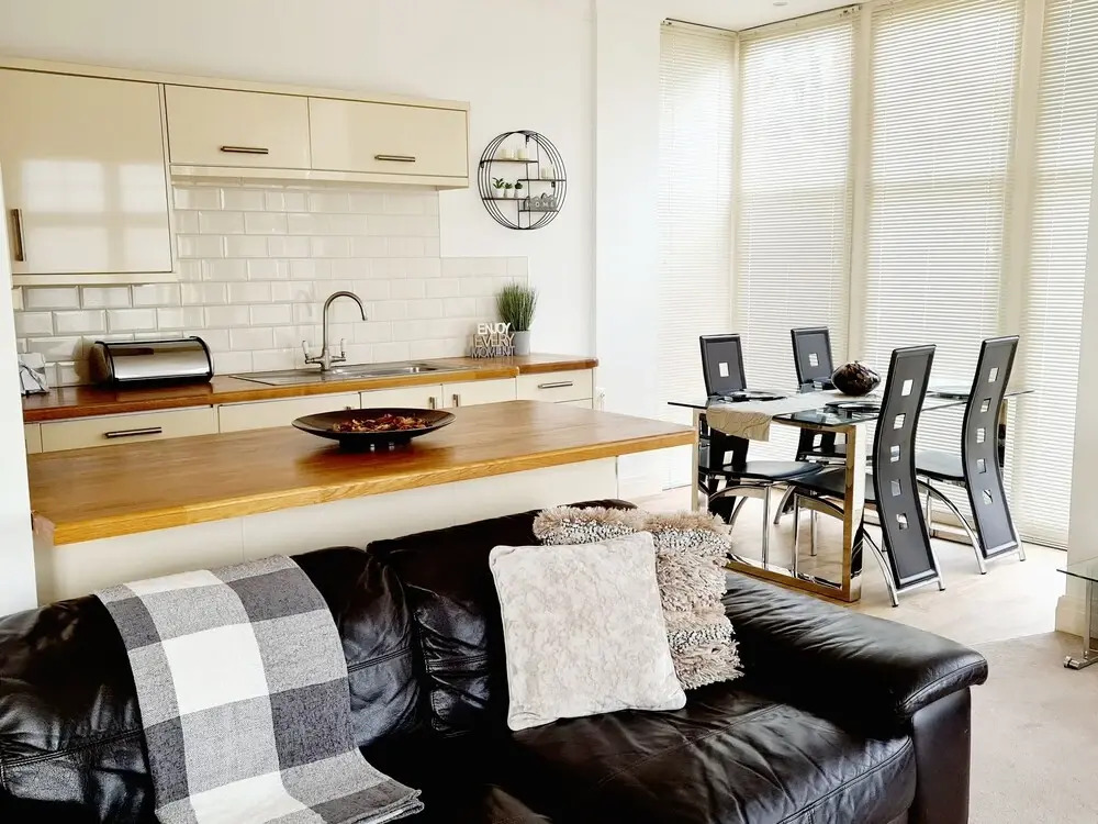 Seas the Day - Luxury Beach Apartment - Sleeps 4