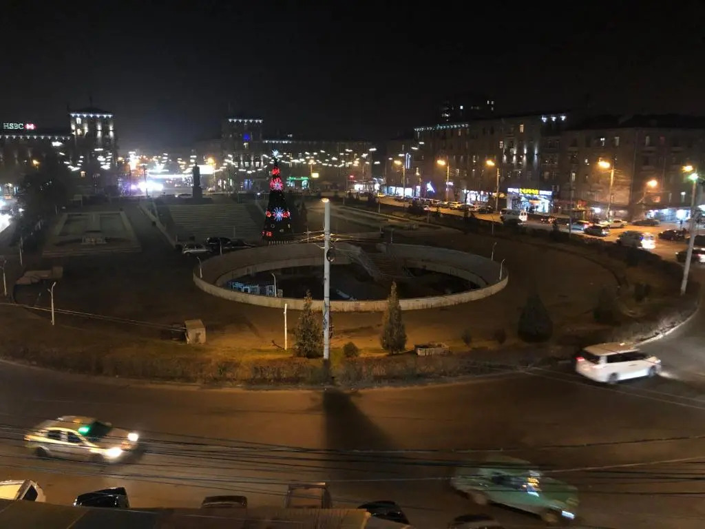 Квартира около станции метро с балконами