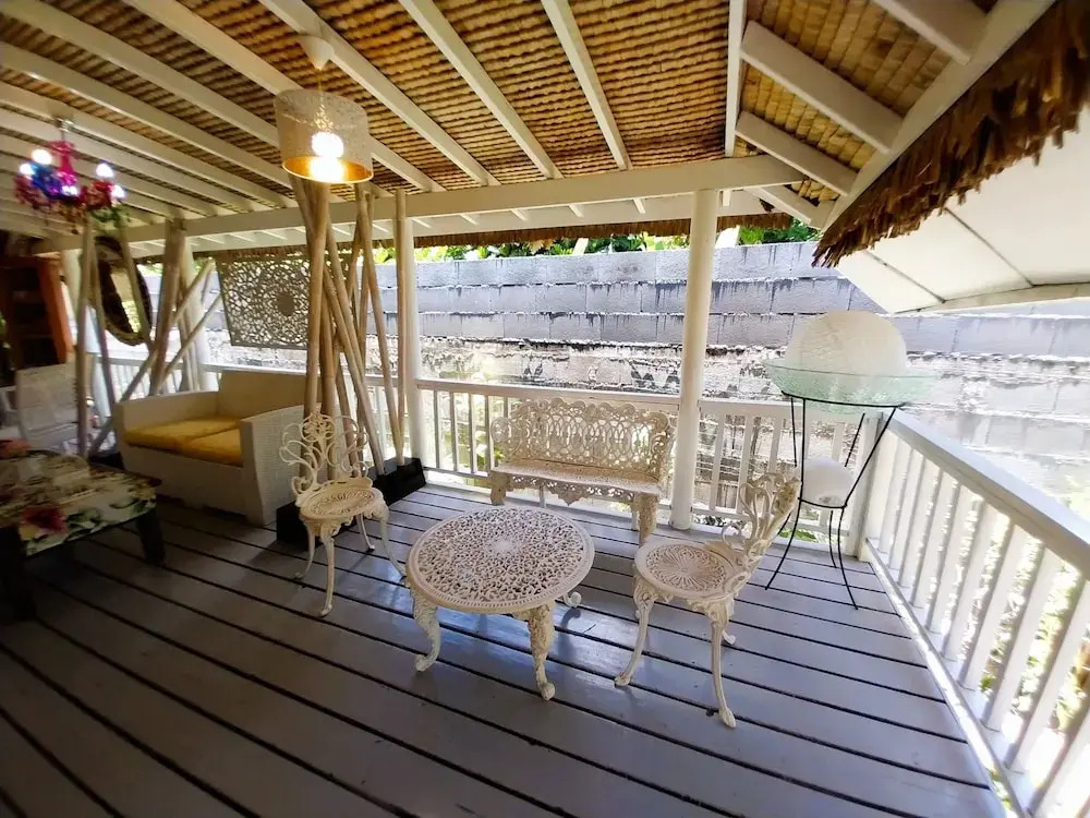 Tahiti - Fare Vainato Beach