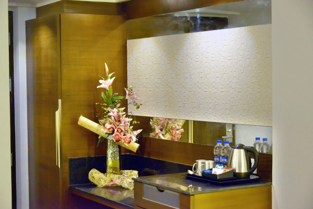 Roopa Elite
