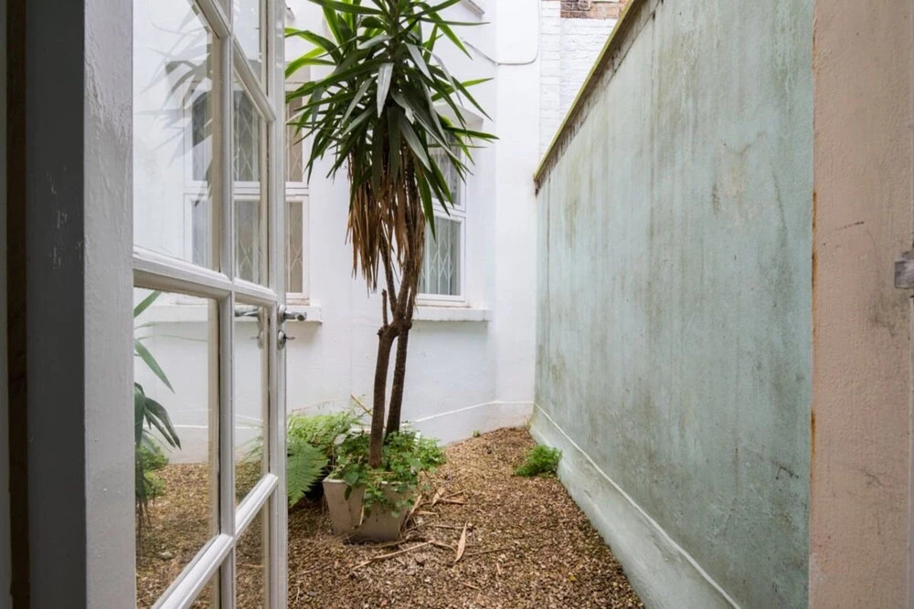 The Queensway Retreat - Modern & Bright 2bdr Home