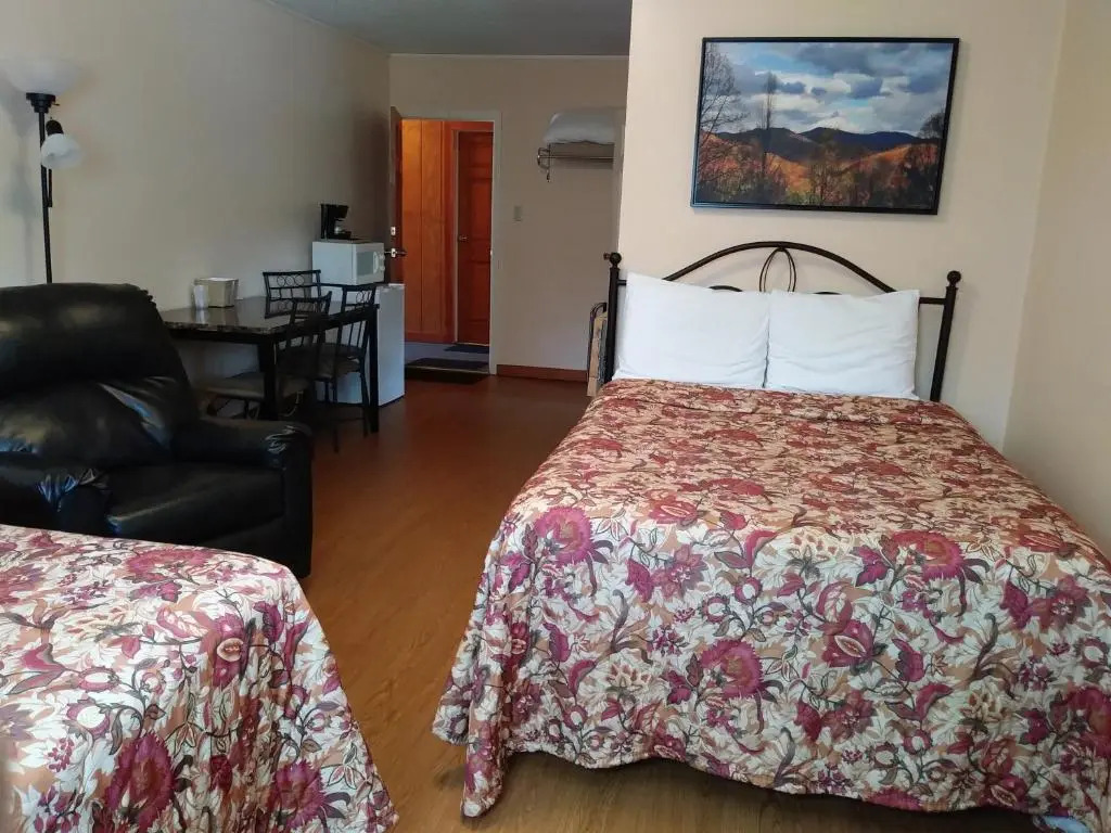 Riverbend Lodging