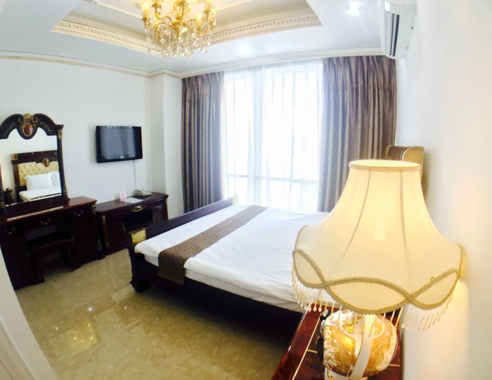 Happyland Hotel