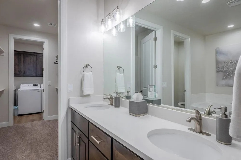 Canyon Crest Escape