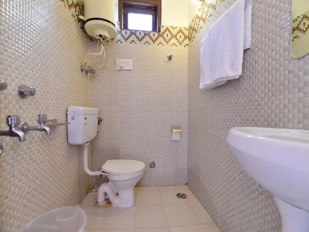 OYO 13350 Home Hill View Naggar Road