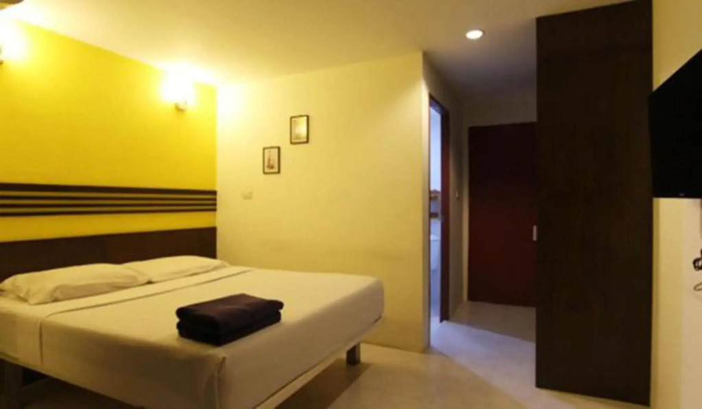 18 Coins Budget Hotel
