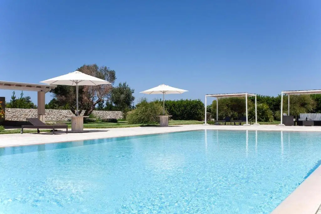 Masseria 8 camere e 10 bagni, piscina mare m880