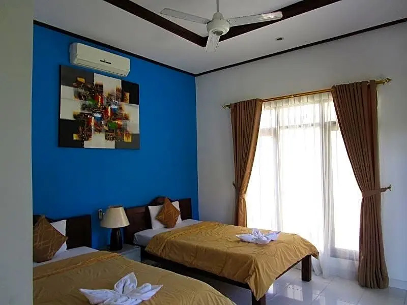 Yogi Beach Bungalow & Restaurant Lembongan