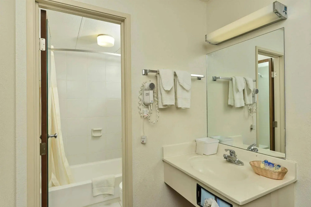 Americas Best Value Inn - Omaha