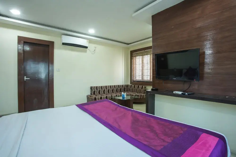OYO 5738 Hotel Lords Inn