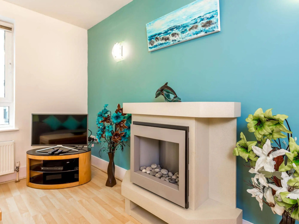 Quay Holidays - Dolphin Quays