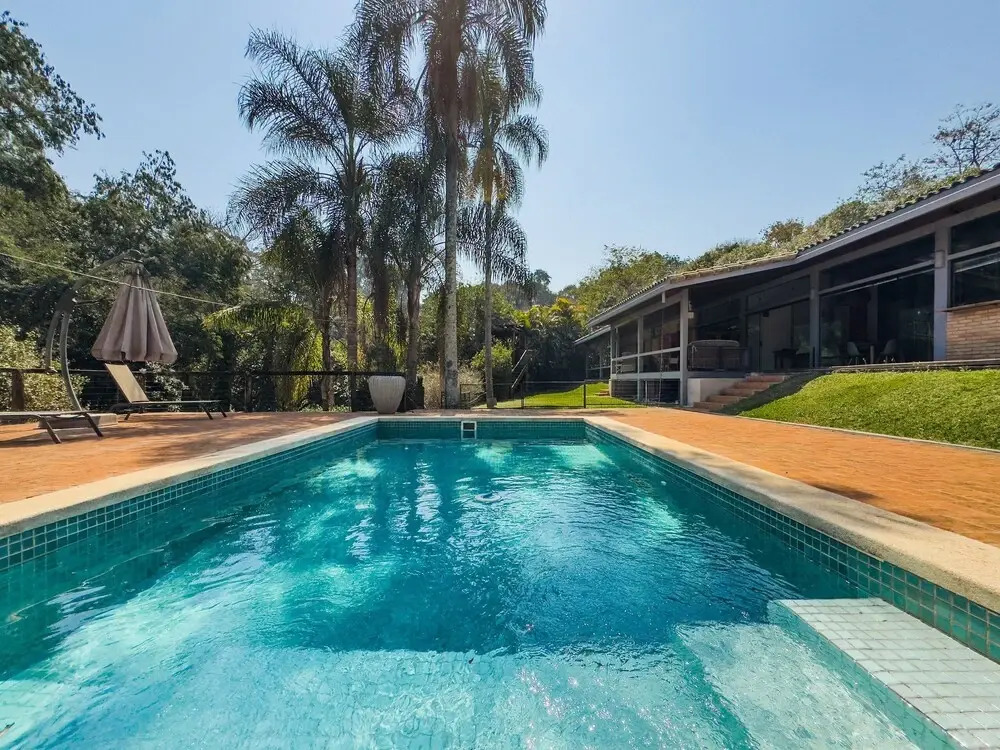 Casa térrea com piscina e cozinha de cinema | Granja Viana