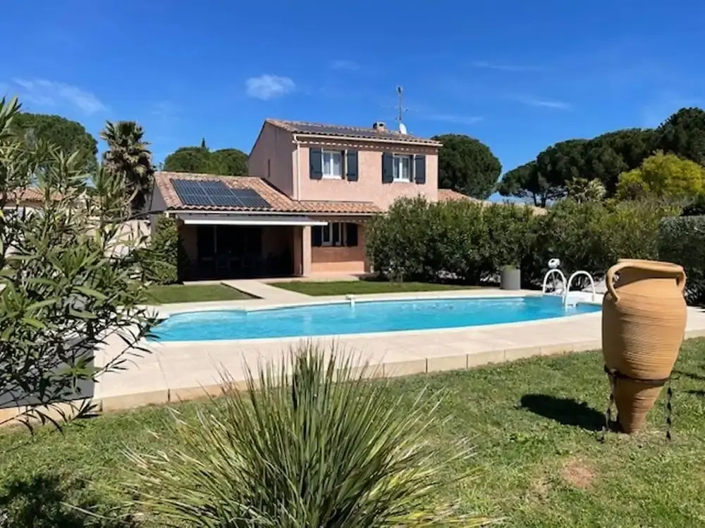 Villa in Vidauban with Pool & Vineyards Nearby