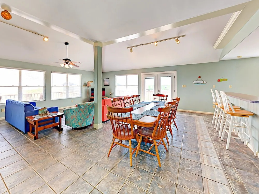 1814 On The Beach Home 4 Bedrooms 2 Bathrooms Home