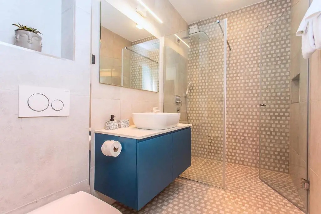 Luxury VILLA CECILIA with 4 en-suite bedrooms located 250m from the beach in Podstrana, max 8 people