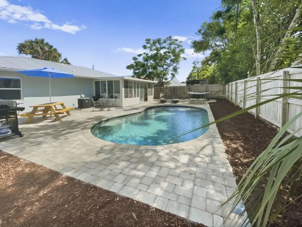Wanna Go Back 3 Bedroom Home by RedAwning