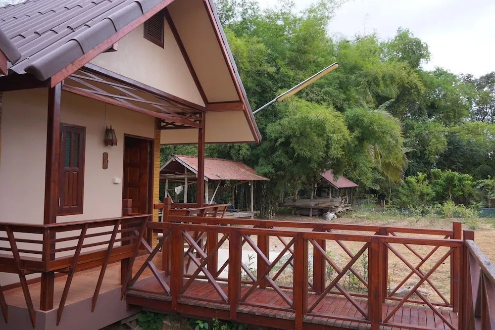 Ruean Bua Resort