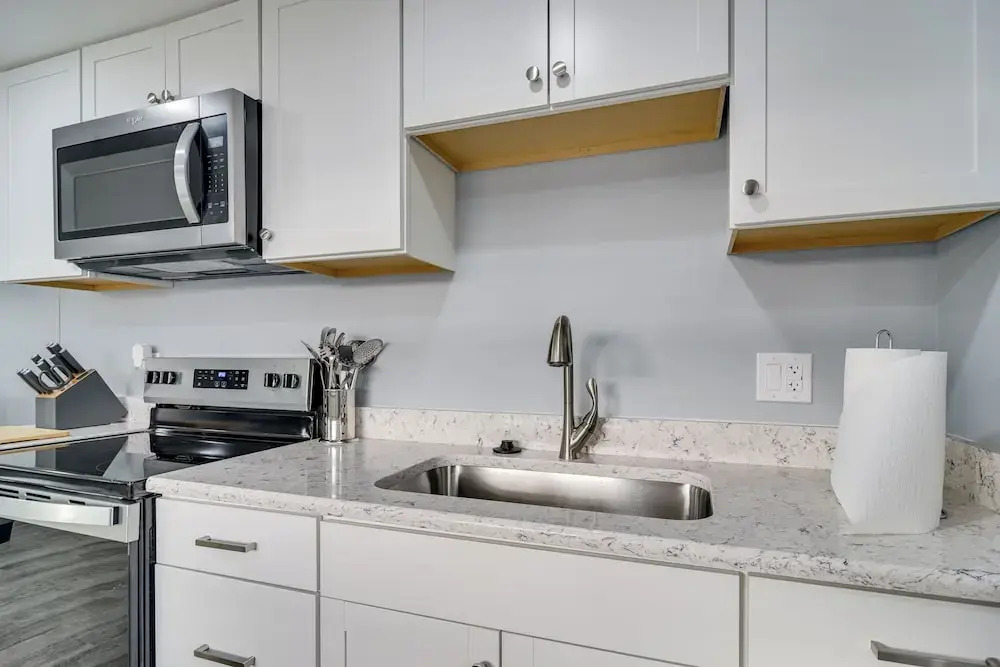 Walk to Restaurants: Home w/ Yard in Safety Harbor