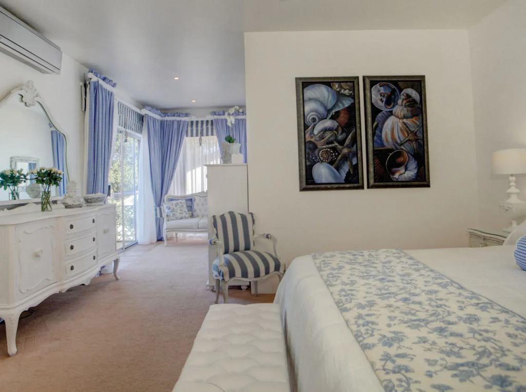 SEASENSE Boutique Beach Villa