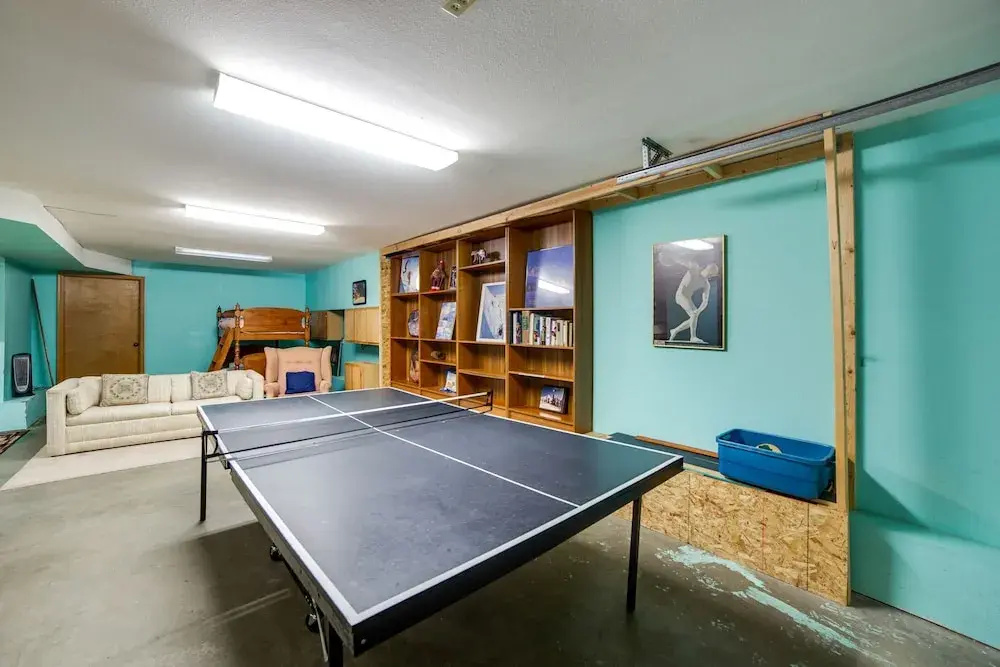 Snowline Cabin #51 - Executive Style Vacation Home That Sleeps 8!