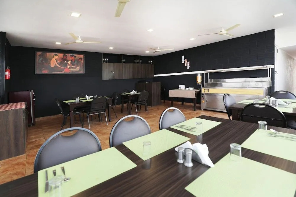 OYO 1078 Hotel Royal Serenity