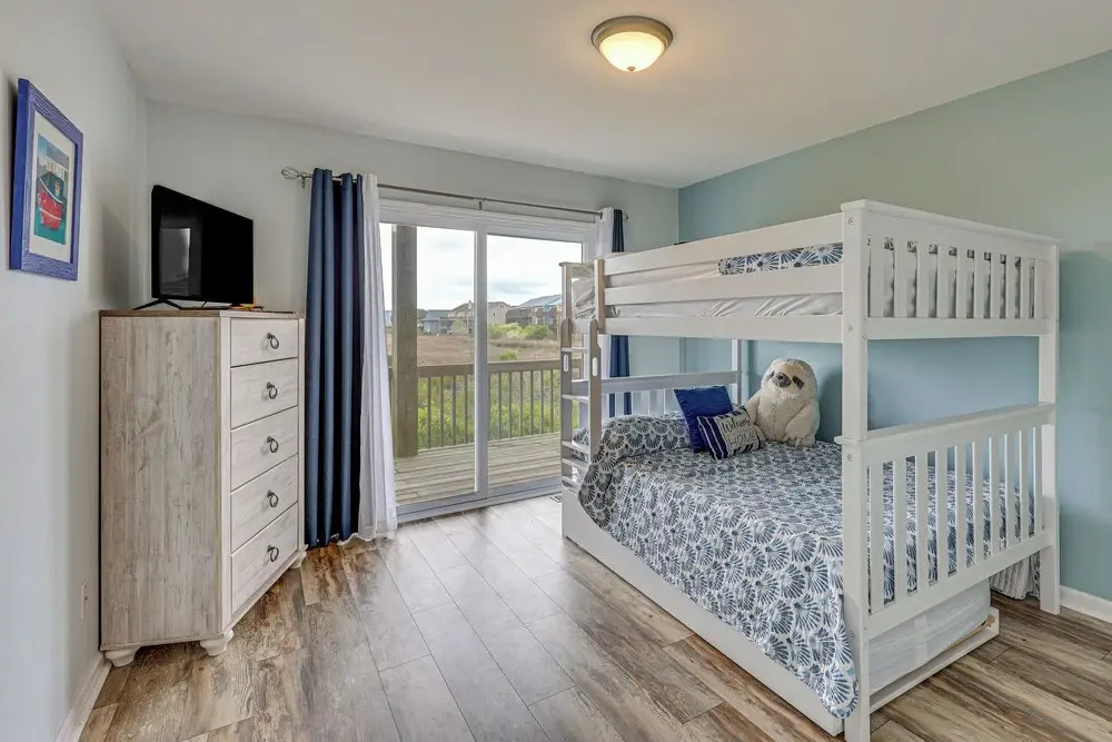Walk to Surf City Beach: Ocean-view Home w/ Decks!