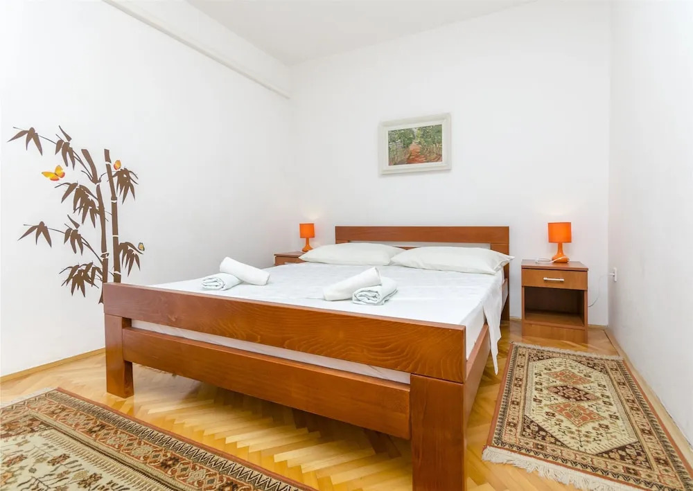 Apartments Tonći