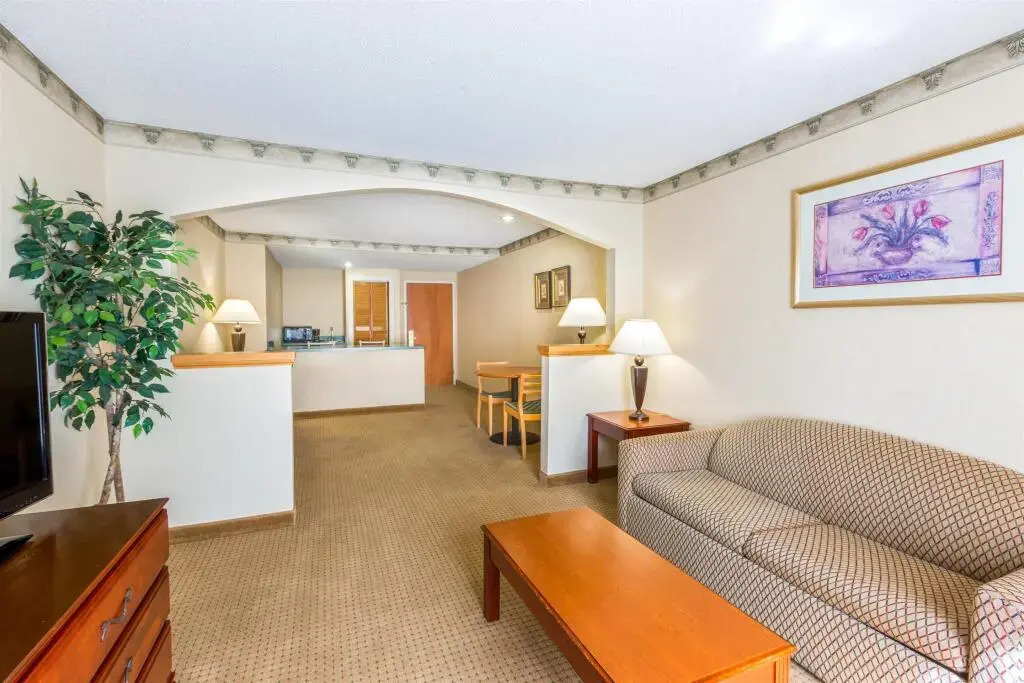 Comfort Suites