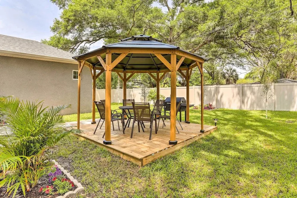 St Pete Escape w/ Patio & Yard: 6 Mi to Beach
