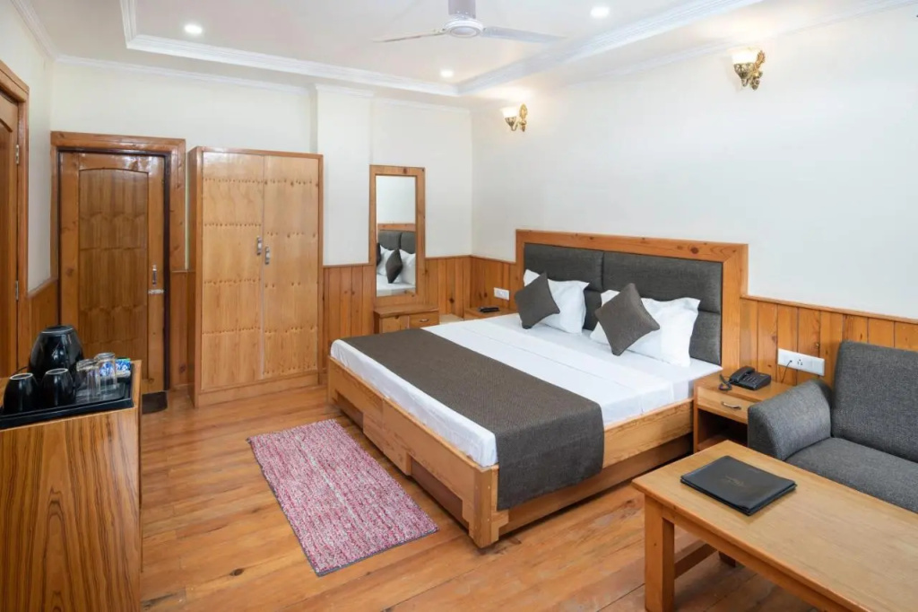 The Posh Hotel near Mall Road with Hassle Free Covered Parking