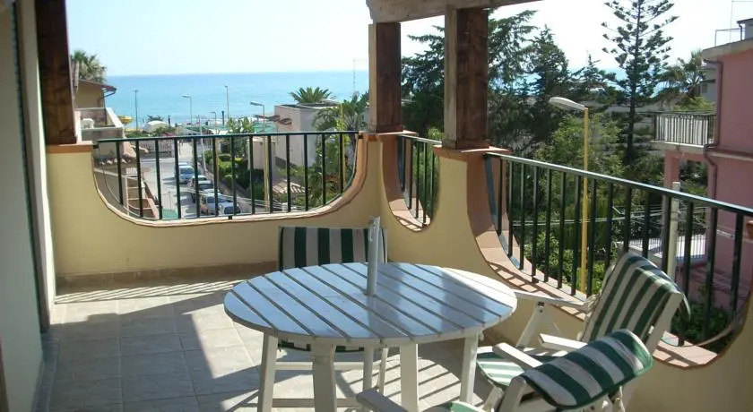 BEACHOUSE