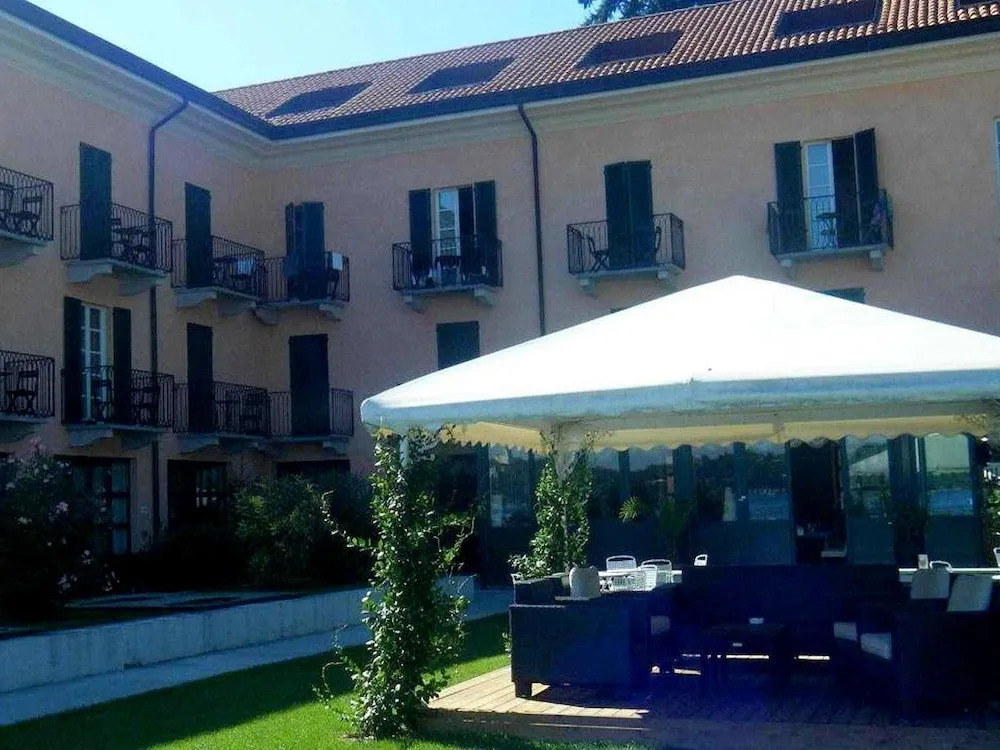 Elegant Apartment in Meina With Lake View